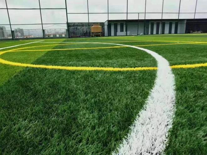 beat365在线体育【炫耀蓝体育】人造草坪足球场施工流程人造草坪足球场做法